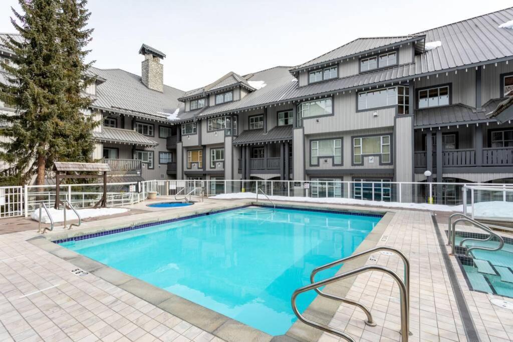 Prime Location, Ski In/Out Whistler Condo Экстерьер фото